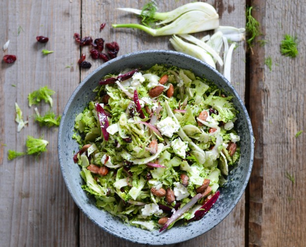Shaved broccoli & fennel salad with roasted salt almonds - A tasty love story