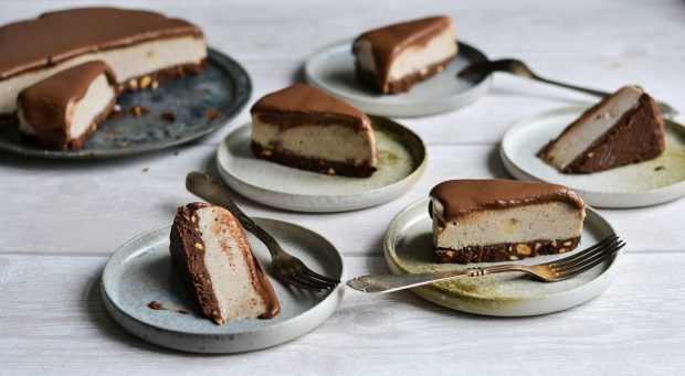 Chocolate & Banana Split Ice Cream Pie - A tasty love story