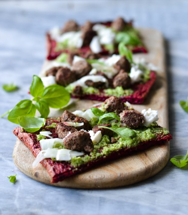 Beetroot pizza w. meatballs, pickled fennel and broccoli pesto - A tasty love story